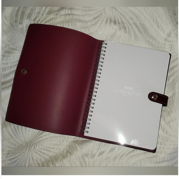 π COACH NOTEBOOK IN SIGNATURE CANVAS WITH JUMBO FLORAL PRINT & WRISTLET π NWT π - Picture 13 of 16